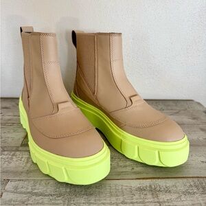 NWOB Sorel Caribou X Waterproof Platform Chelsea Boot 9